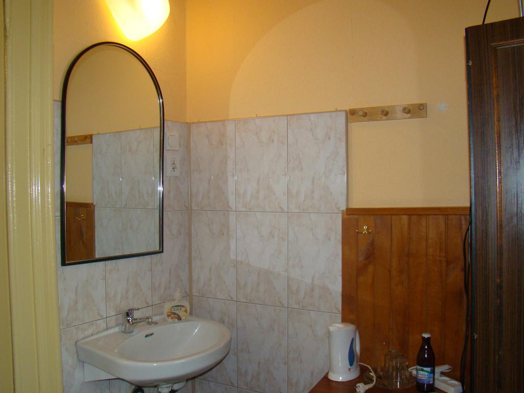 Hotel Polonia Namysłów Ruang foto
