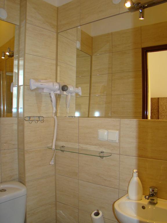 Hotel Polonia Namysłów Ruang foto