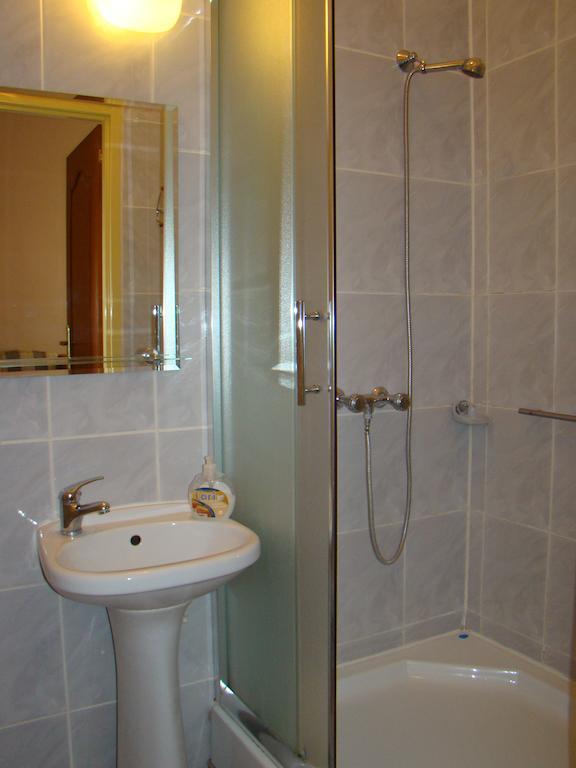 Hotel Polonia Namysłów Ruang foto