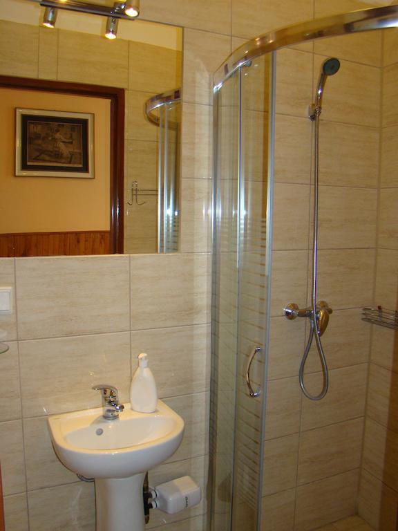Hotel Polonia Namysłów Ruang foto